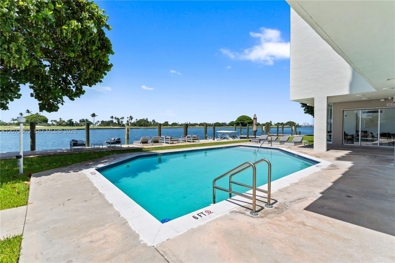 9250 W Bay Harbor Dr , Unit 2A, Bay Harbor Islands, FL 33154 Photo