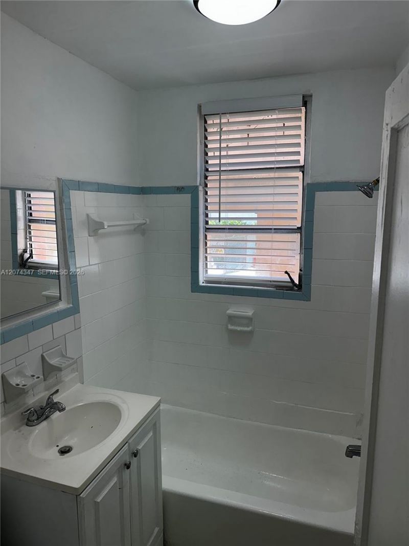 1352 SW 7th St , Unit 5, Miami, FL 33135 Photo