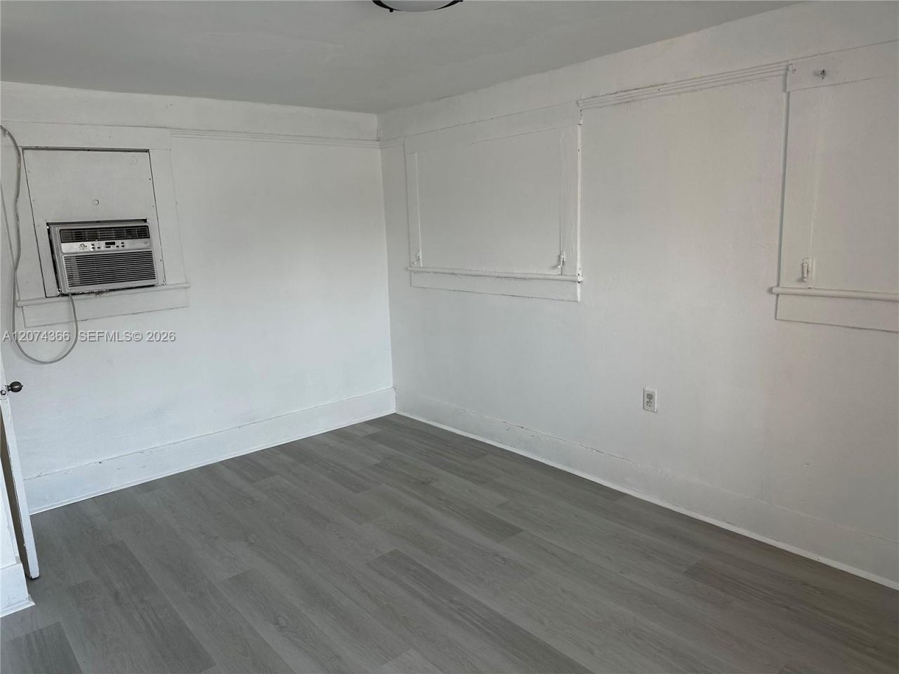 1545 NW 1st St , Unit 1537, Miami, FL 33125 Photo