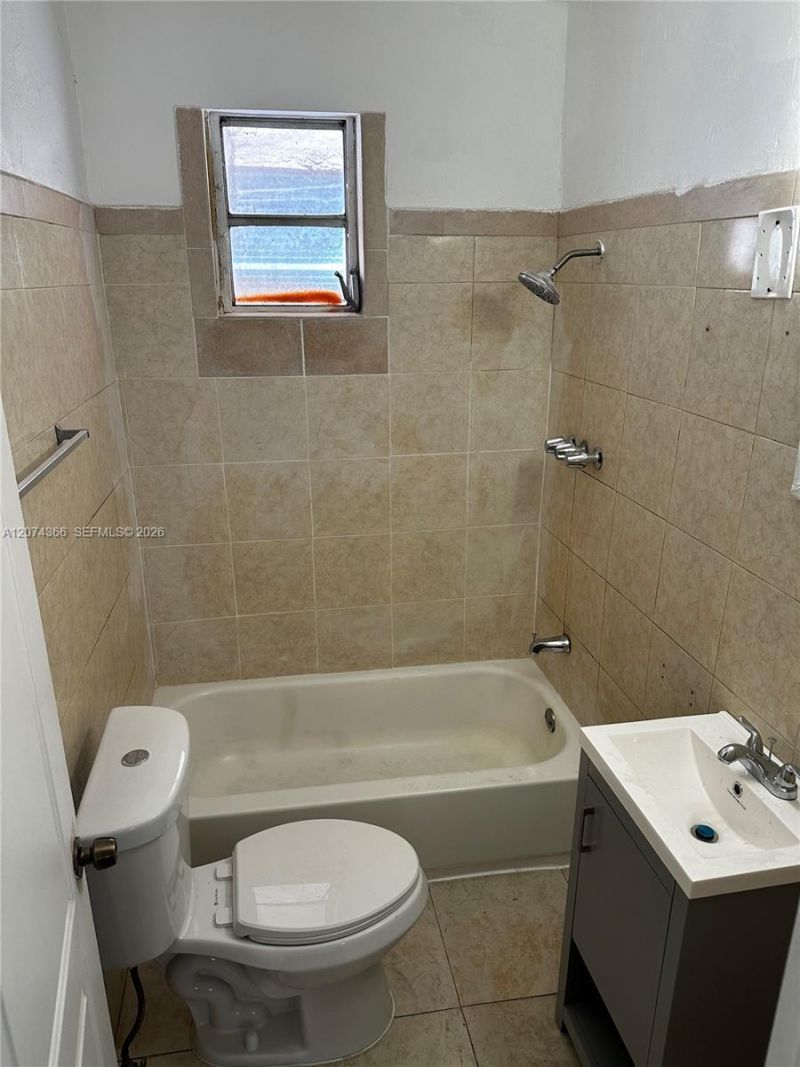 1545 NW 1st St , Unit 1537, Miami, FL 33125 Photo