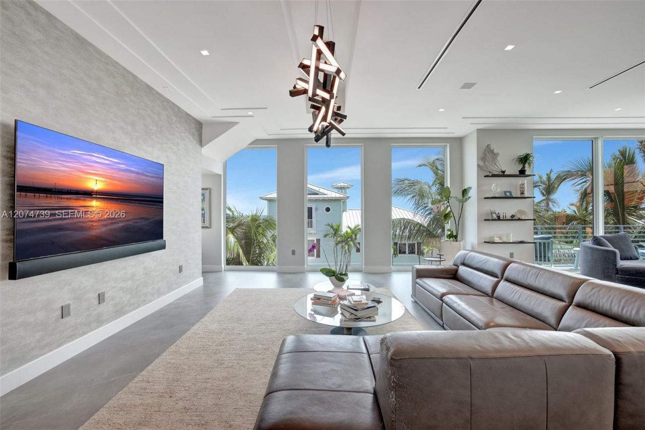 305 Oak St , Hollywood, FL 33019 Photo