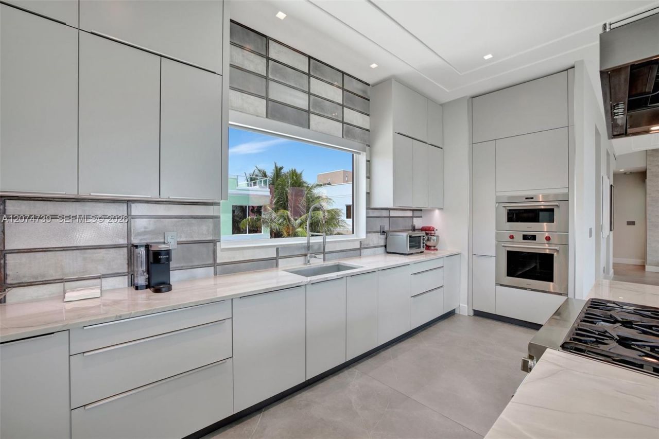 305 Oak St , Hollywood, FL 33019 Photo