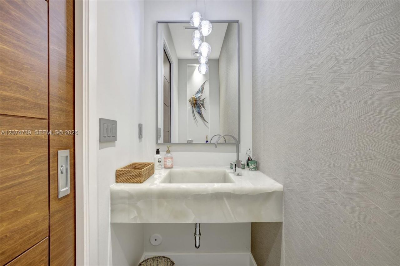 305 Oak St , Hollywood, FL 33019 Photo