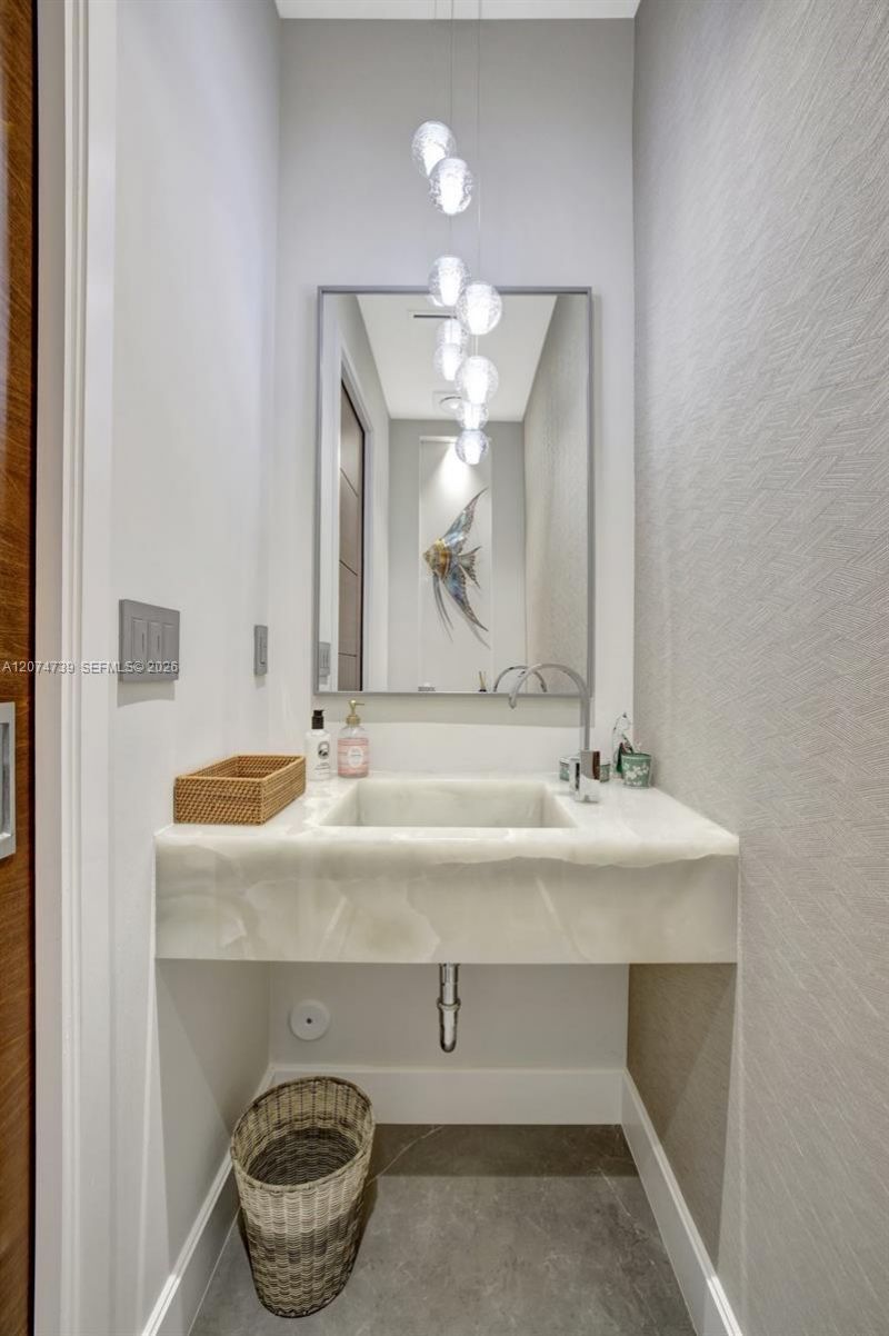 305 Oak St , Hollywood, FL 33019 Photo