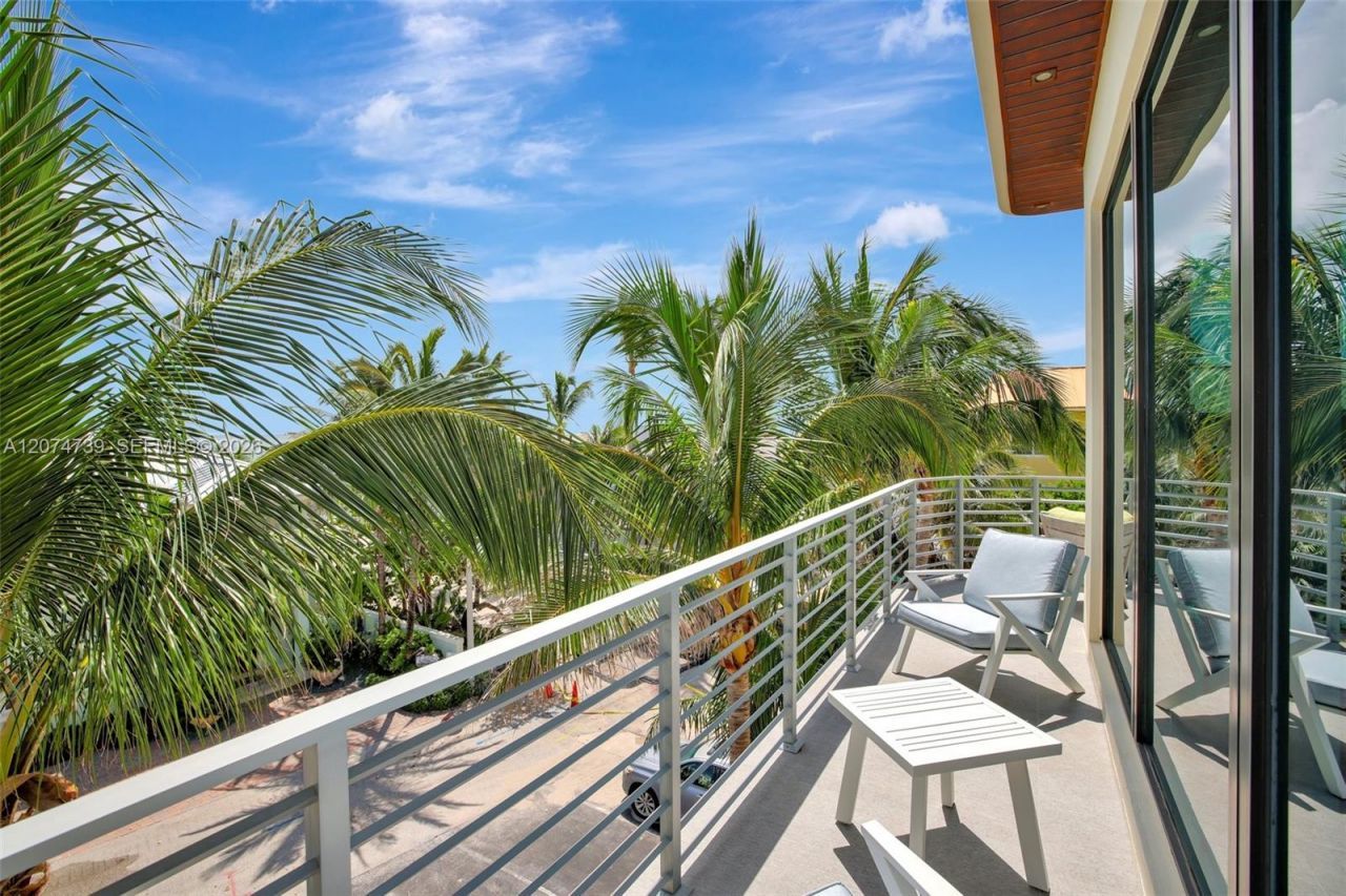 305 Oak St , Hollywood, FL 33019 Photo