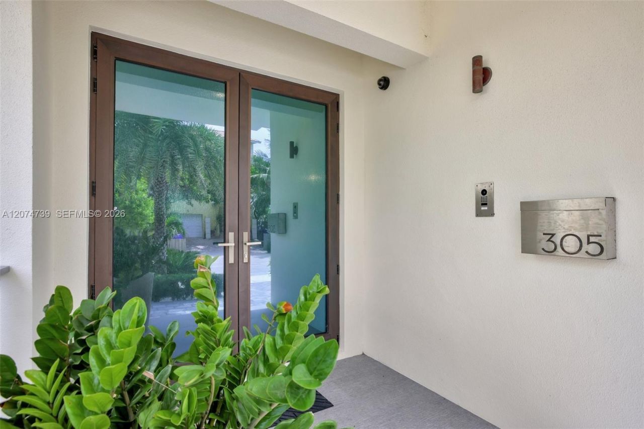 305 Oak St , Hollywood, FL 33019 Photo