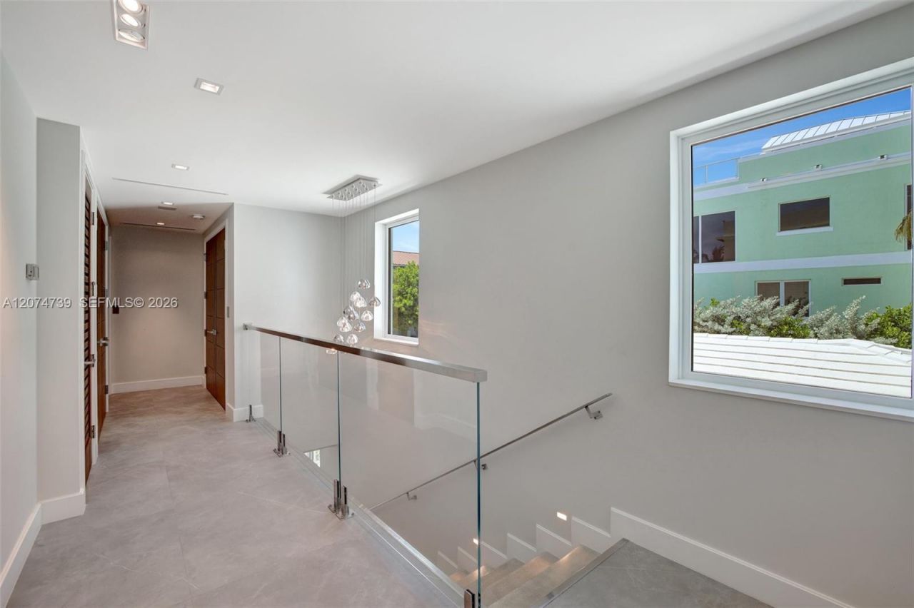 305 Oak St , Hollywood, FL 33019 Photo
