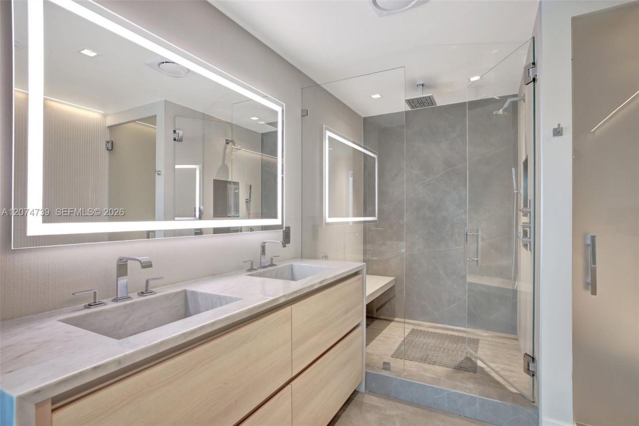 305 Oak St , Hollywood, FL 33019 Photo