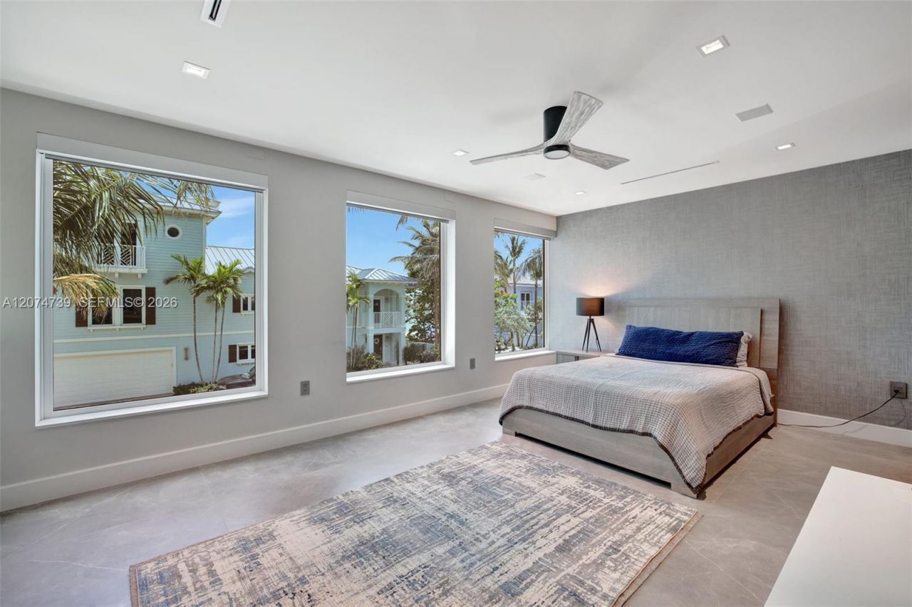305 Oak St , Hollywood, FL 33019 Photo