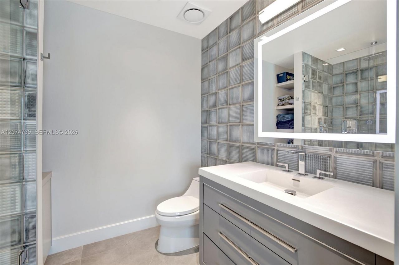 305 Oak St , Hollywood, FL 33019 Photo