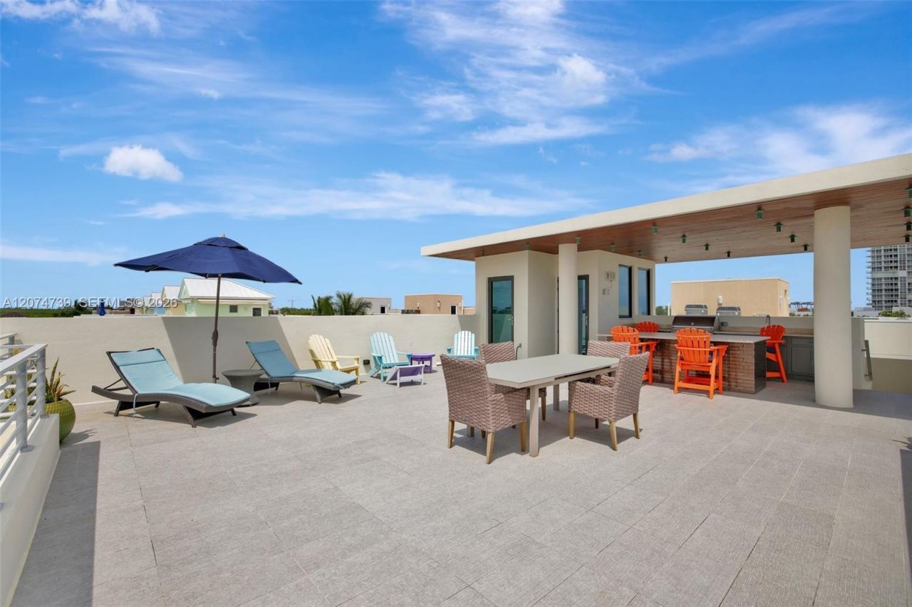 305 Oak St , Hollywood, FL 33019 Photo