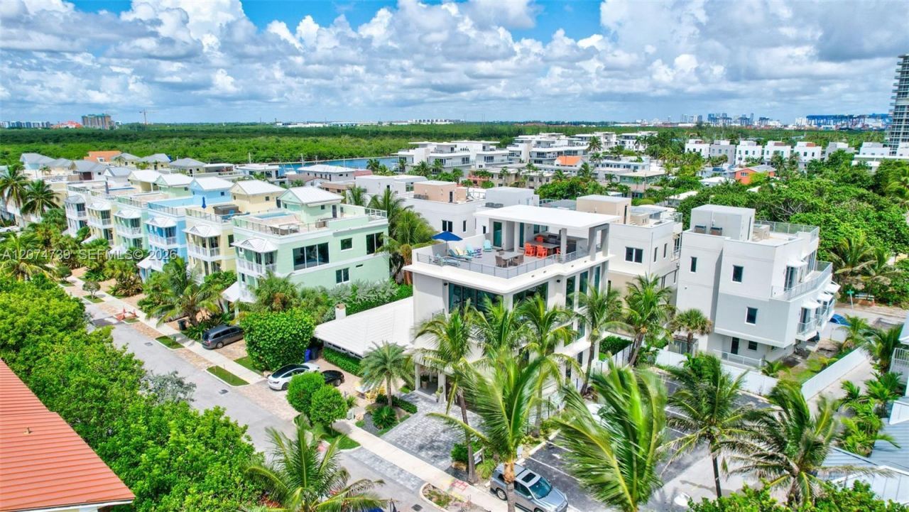 305 Oak St , Hollywood, FL 33019 Photo