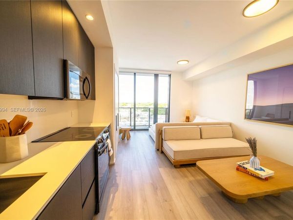 176 NW 25th St , Unit 512, Miami, FL 33127