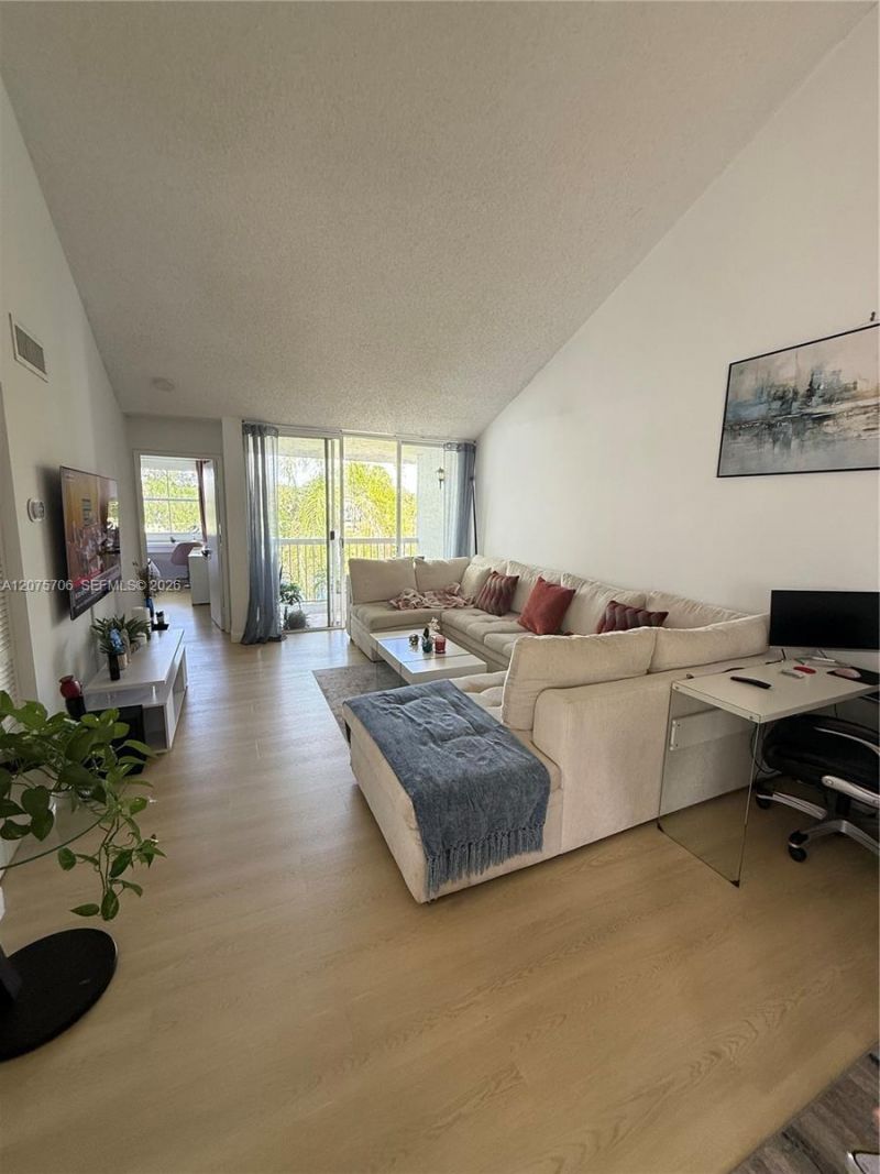 4974 NW 97th Pl , Unit 310, Doral, FL 33178 Photo