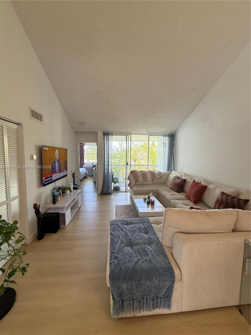 4974 NW 97th Pl , Unit 310, Doral, FL 33178 Photo