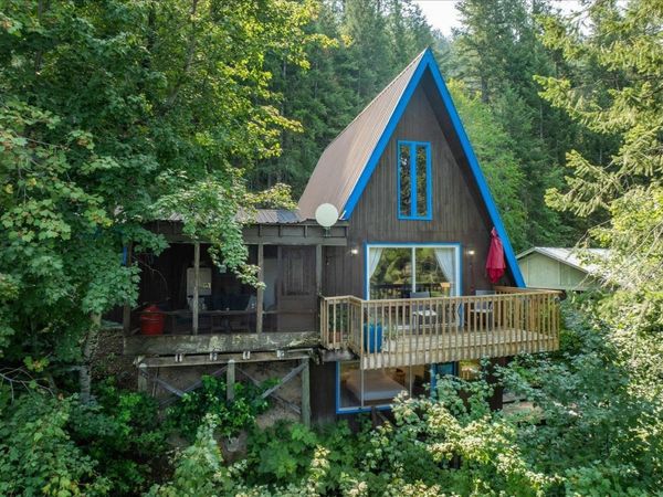 3959 Bayside Way, Loon Lake, WA 99148