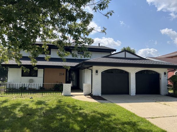 214 Cambridge Lane , Bloomingdale, IL 60108