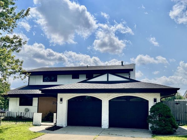 214 Cambridge Lane, Bloomingdale, IL 60108