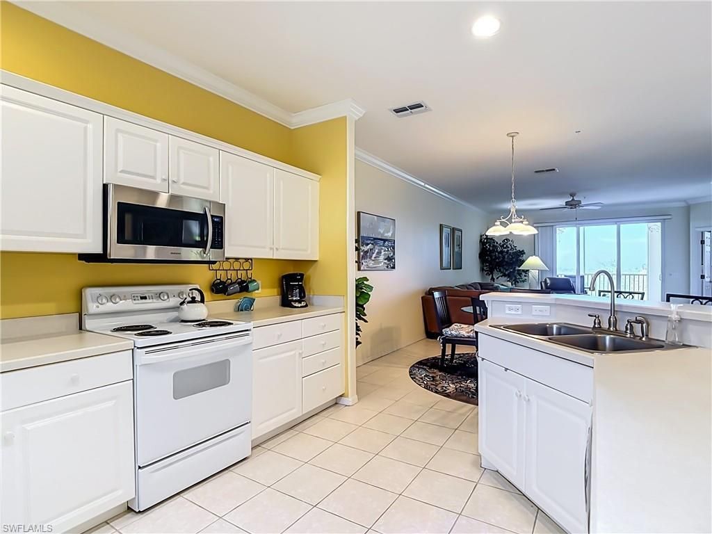 20061 Sanibel View Cir, Unit 203, Fort Myers, FL 33908 Photo