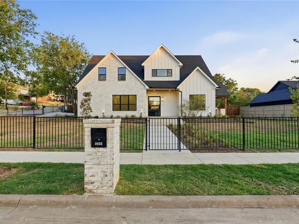 5304 Chippewa Drive, Dallas, TX 75212