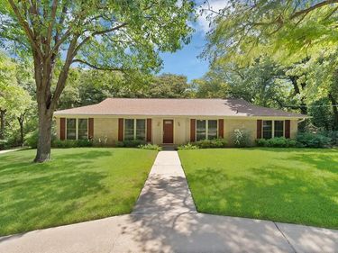 451 Cooks Lane, Fort Worth, TX 76120