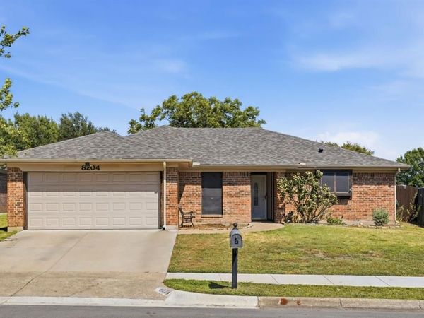 8204 Lara Lane, Watauga, TX 76148