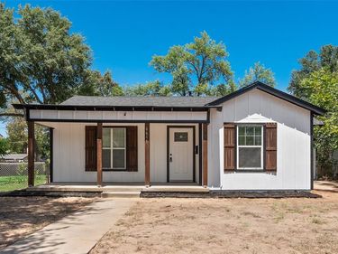 6617 Greenlee Street, Fort Worth, TX 76112