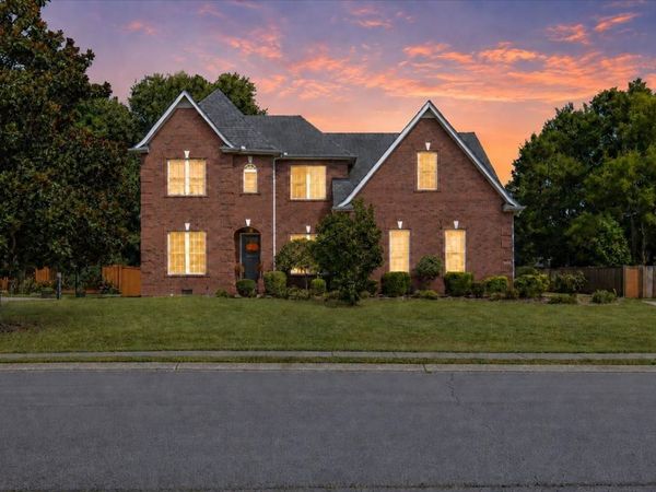 2925 Schoolside St, Murfreesboro, TN 37128