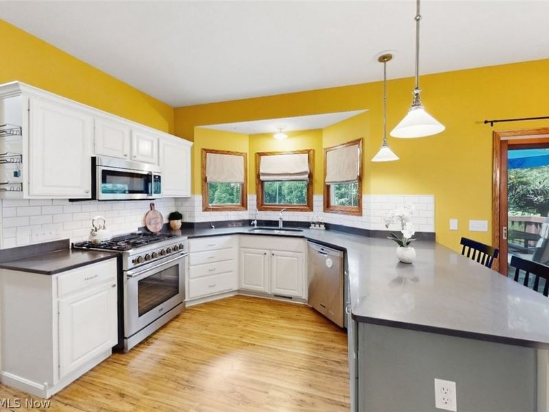 11065 Dunsby Avenue NW, Uniontown, OH 44685 Photo 10