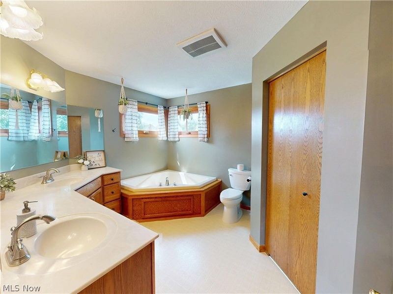11065 Dunsby Avenue NW, Uniontown, OH 44685 Photo 18