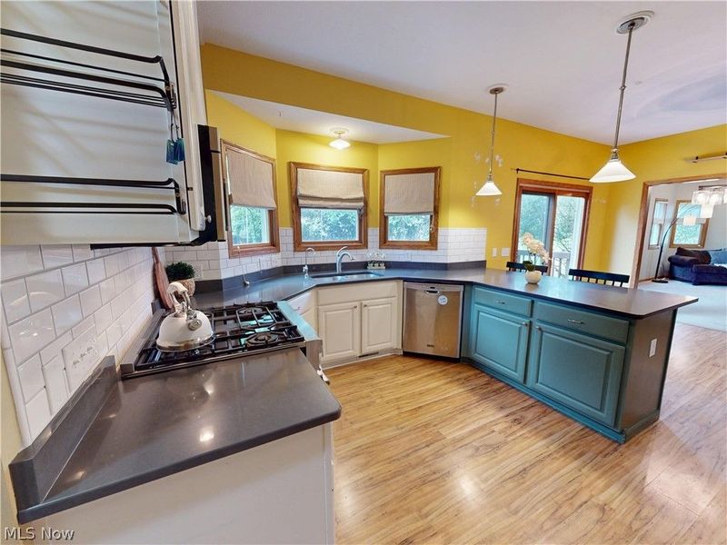 11065 Dunsby Avenue NW, Uniontown, OH 44685 Photo 8