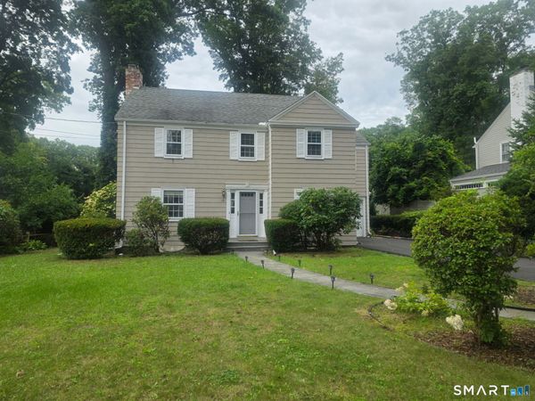 90 Knollwood, North Haven, CT 06473