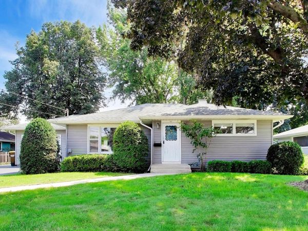 611 W Kimball Avenue , Woodstock, IL 60098