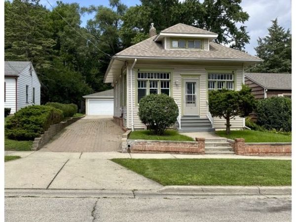 626 Bent Street , Elgin, IL 60120