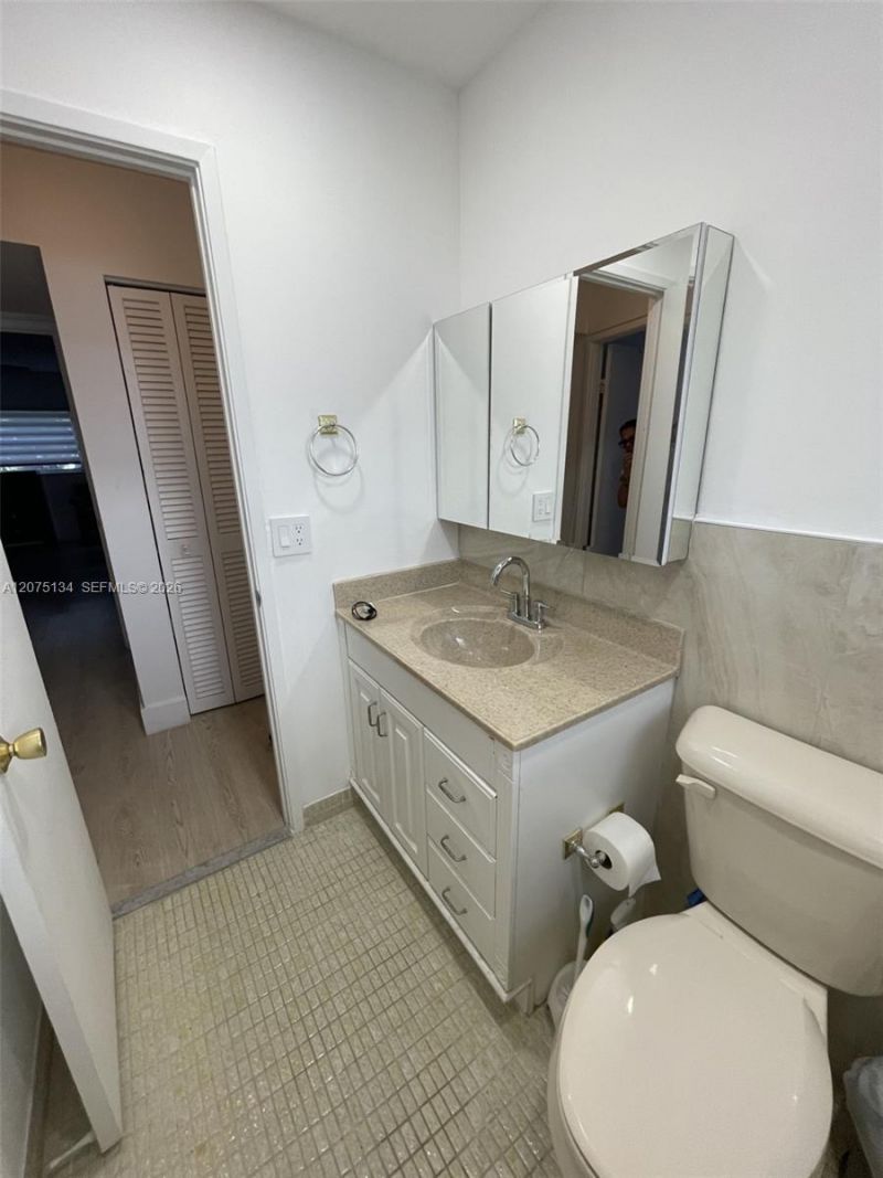 1000 NE 14th Ave , Unit 211, Hallandale Beach, FL 33009 Photo