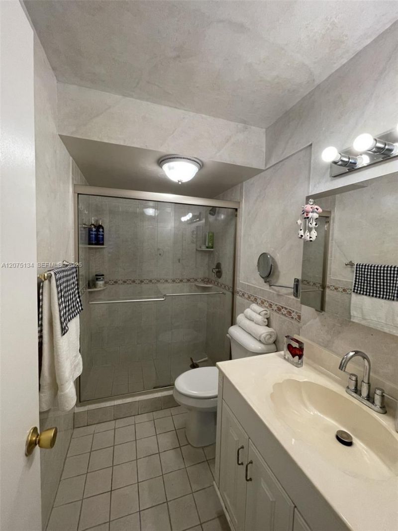 1000 NE 14th Ave , Unit 211, Hallandale Beach, FL 33009 Photo
