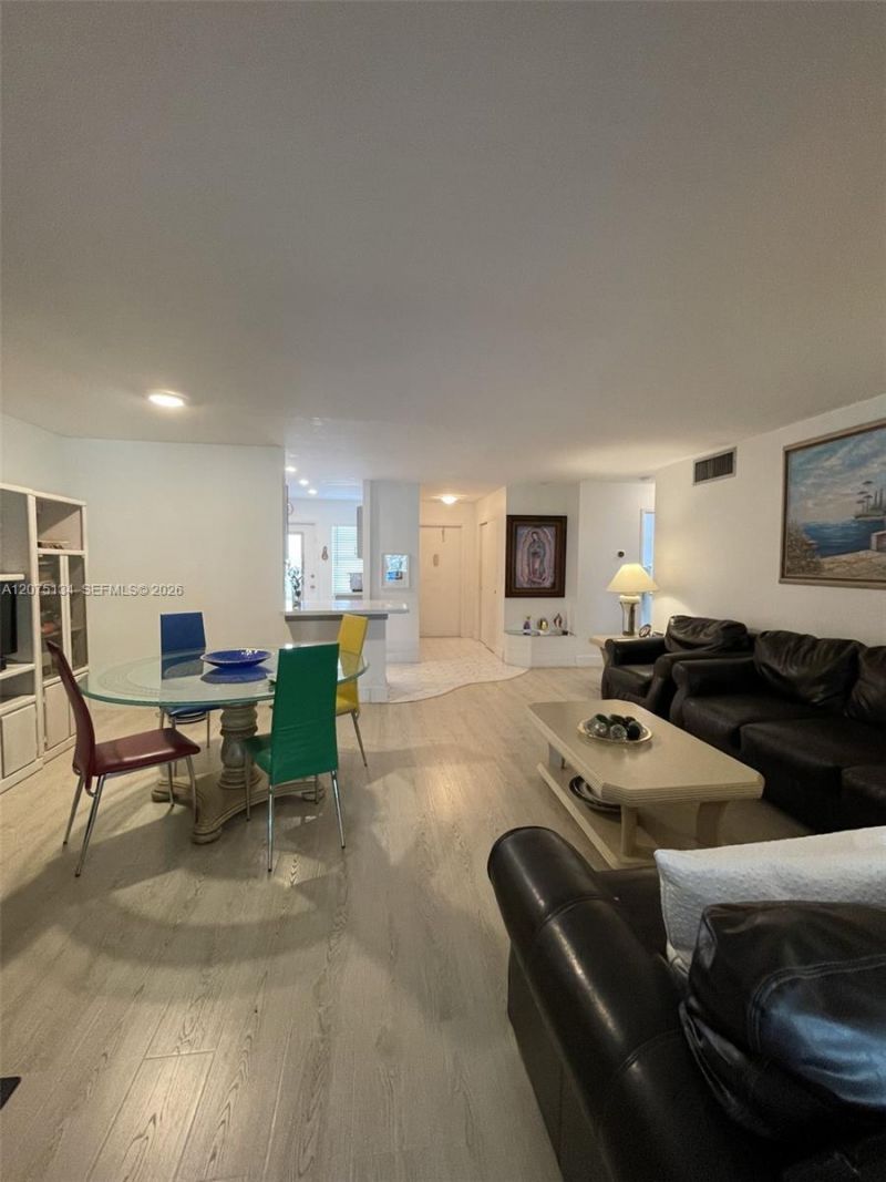 1000 NE 14th Ave , Unit 211, Hallandale Beach, FL 33009 Photo