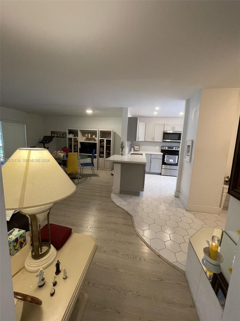1000 NE 14th Ave , Unit 211, Hallandale Beach, FL 33009 Photo