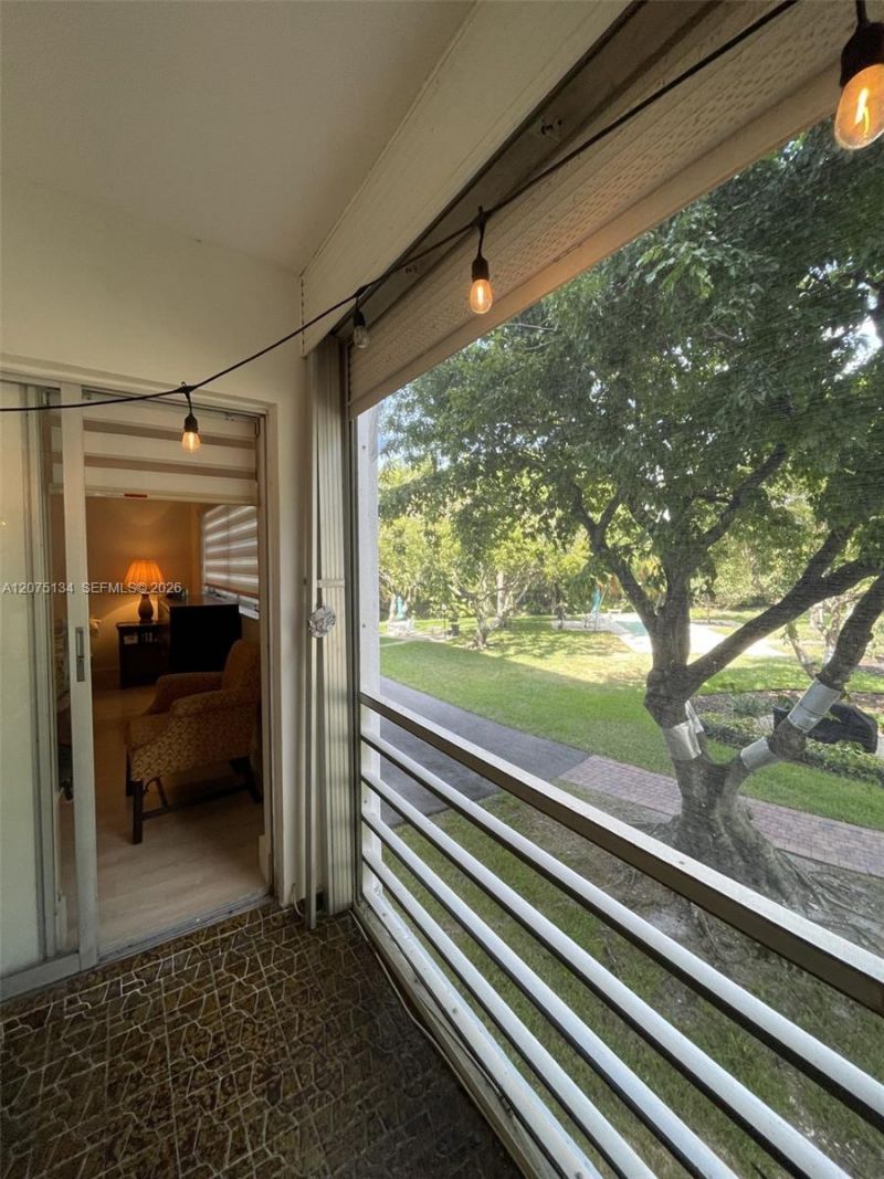 1000 NE 14th Ave , Unit 211, Hallandale Beach, FL 33009 Photo