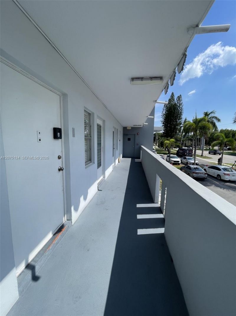 1000 NE 14th Ave , Unit 211, Hallandale Beach, FL 33009 Photo