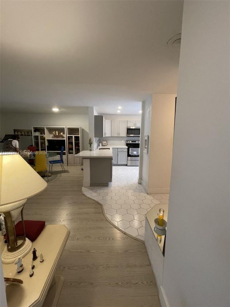 1000 NE 14th Ave , Unit 211, Hallandale Beach, FL 33009 Photo