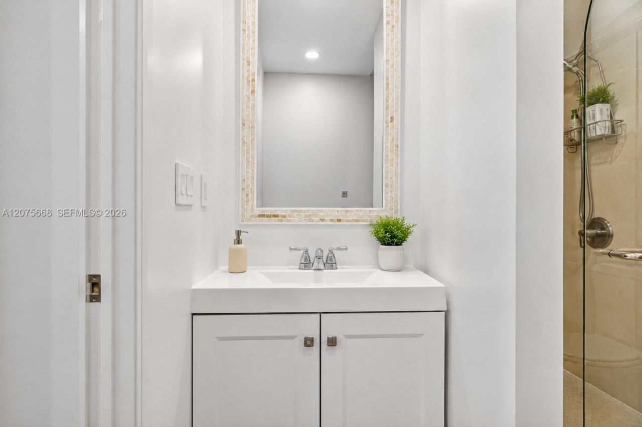 1446 Lenox Ave , Unit 5, Miami Beach, FL 33139 Photo