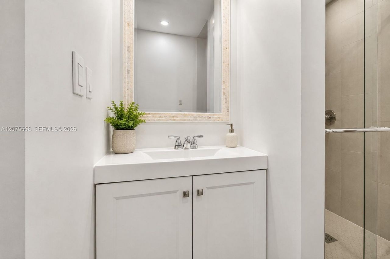 1446 Lenox Ave , Unit 5, Miami Beach, FL 33139 Photo