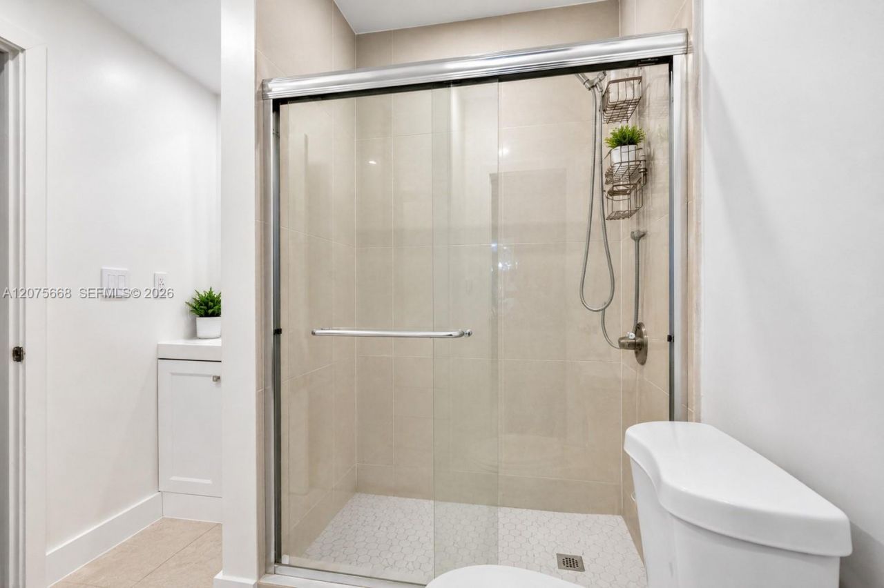 1446 Lenox Ave , Unit 5, Miami Beach, FL 33139 Photo