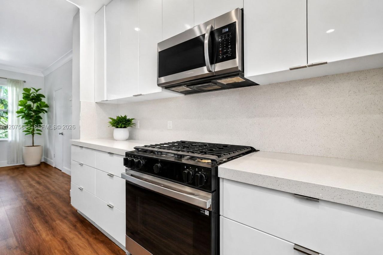 1446 Lenox Ave , Unit 5, Miami Beach, FL 33139 Photo
