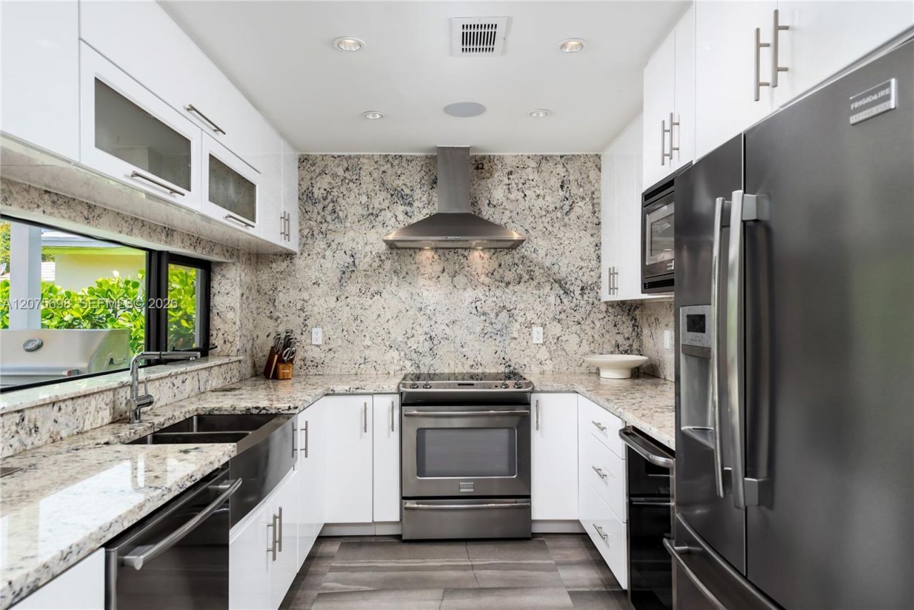 8834 Abbott Ave , Surfside, FL 33154 Photo