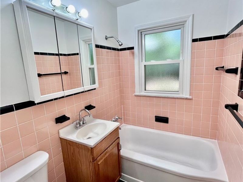1356 Worton Boulevard, Mayfield Heights, OH 44124 Photo 10