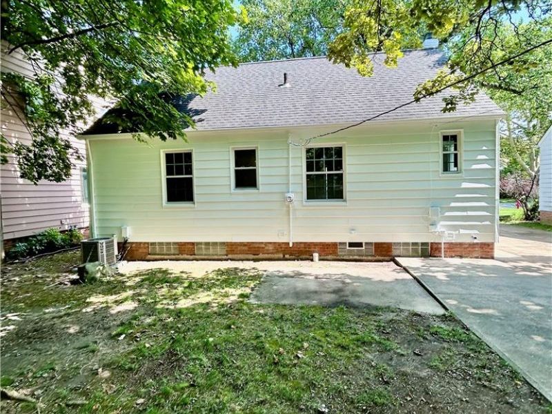 1356 Worton Boulevard, Mayfield Heights, OH 44124 Photo 12