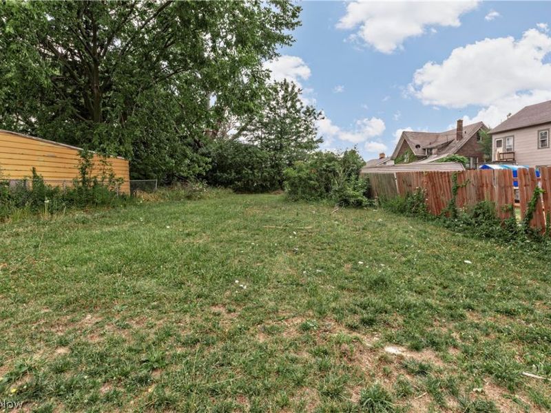14816 Lotus Drive, Cleveland, OH 44128 Photo 3