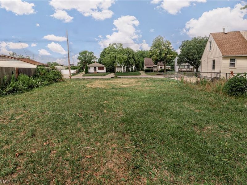 14816 Lotus Drive, Cleveland, OH 44128 Photo 4